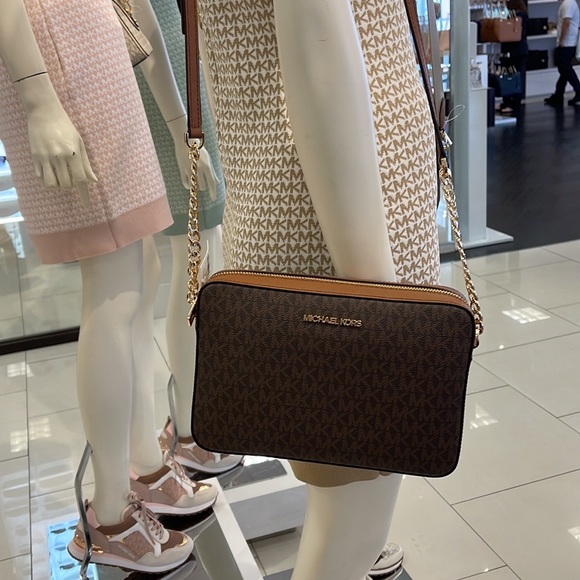 Michael Kors Jet Set Item Large East West Zip Crossbody Brown - Picture 10 of 12